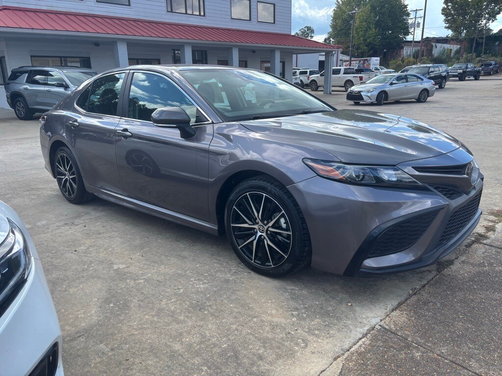 2023 Toyota Camry SE photo 3