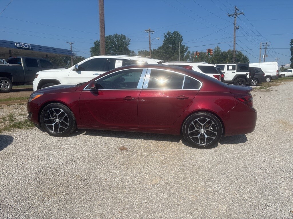2017 Buick Regal Turbo Sport Touring photo 2