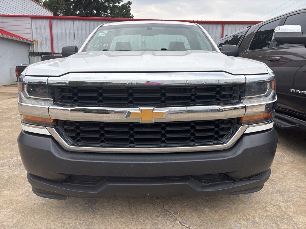 2018 Chevrolet Silverado 1500 photo 2