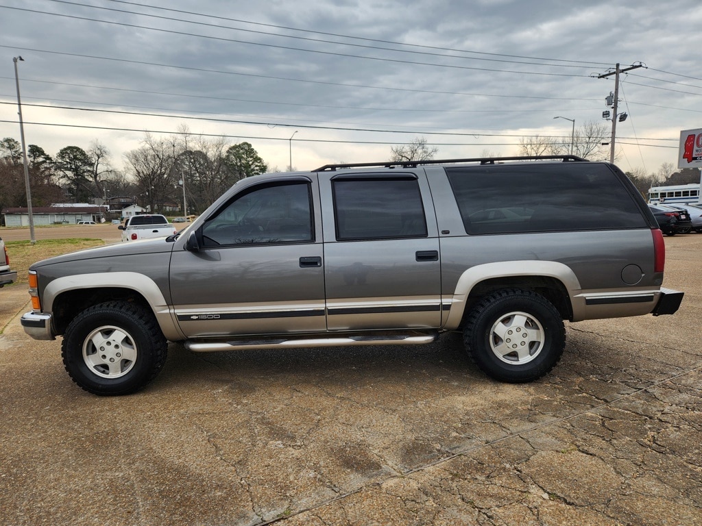 Used 1999 Chevrolet Suburban Base with VIN 3GNFK16R5XG243414 for sale in Grenada, MS