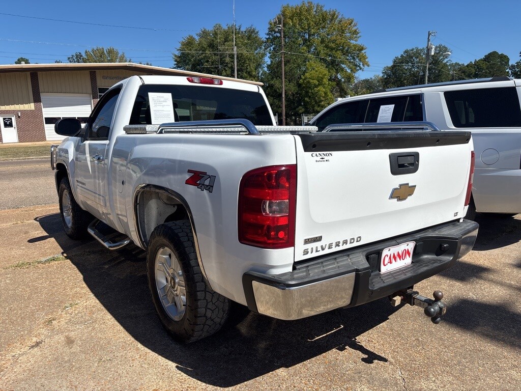 2011 Chevrolet Silverado 1500 LT photo 4