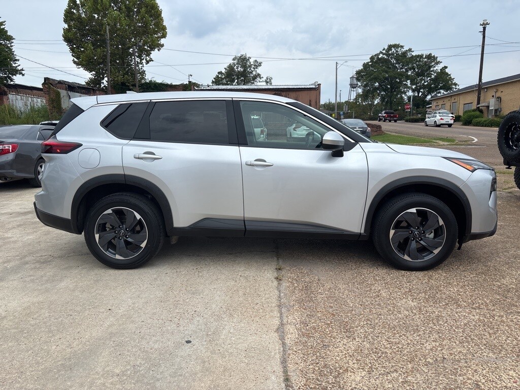 2024 Nissan Rogue SV photo 3