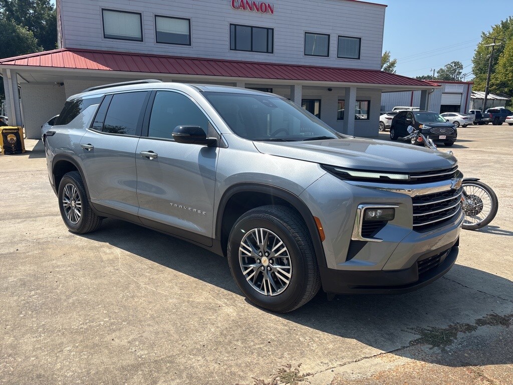 2025 Chevrolet Traverse photo 3