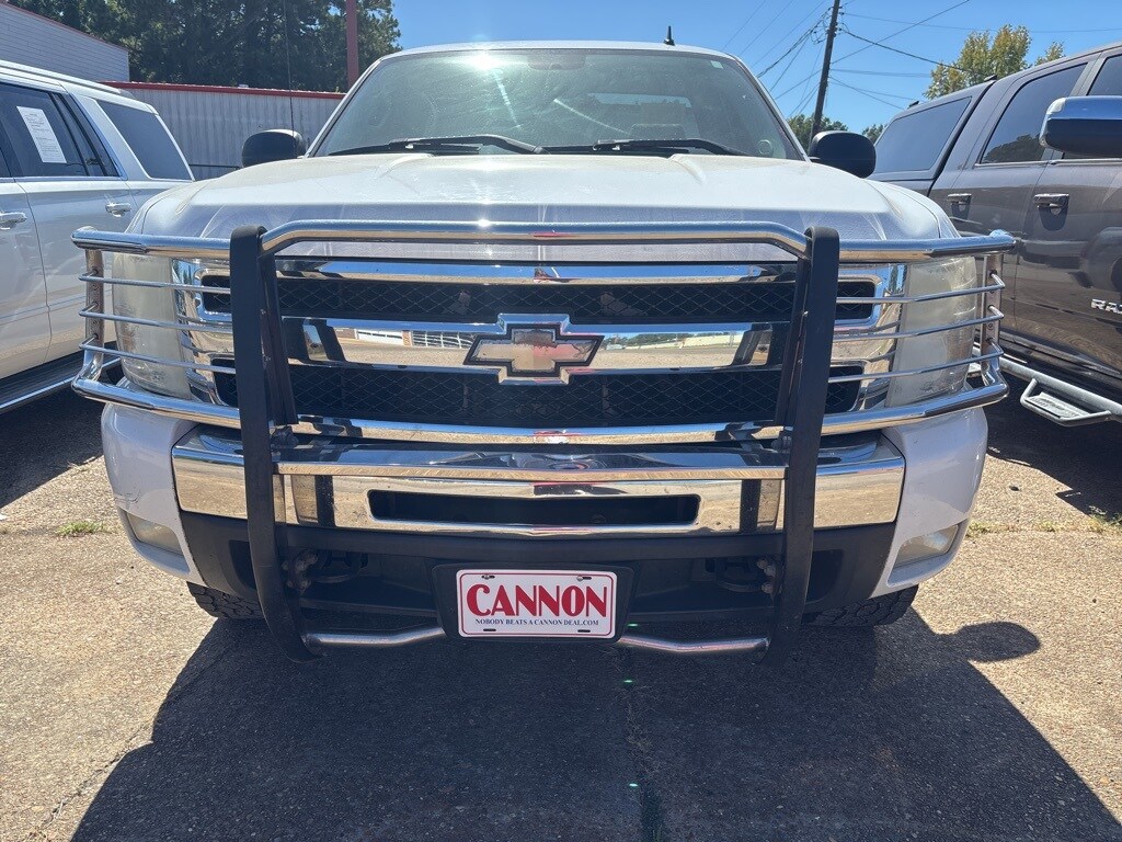 2011 Chevrolet Silverado 1500 LT photo 2