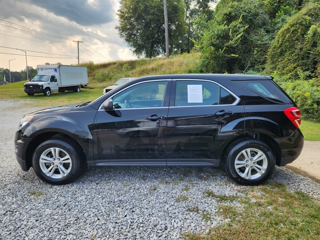 2017 Chevrolet Equinox LS photo 2