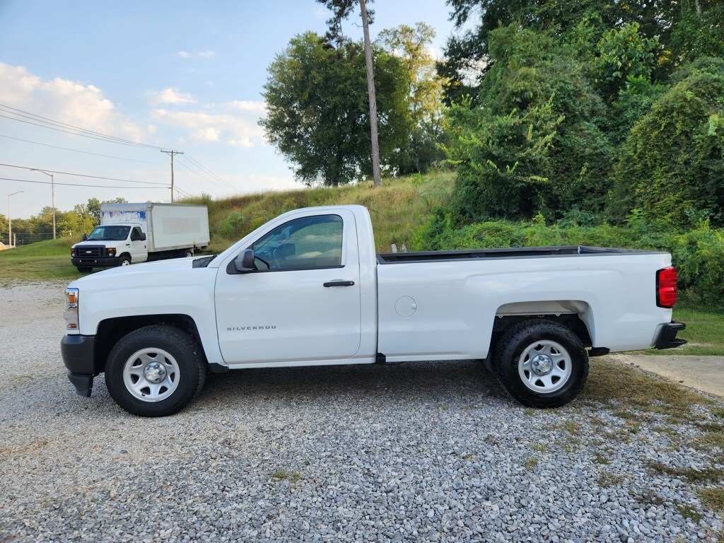 2018 Chevrolet Silverado 1500 photo 2