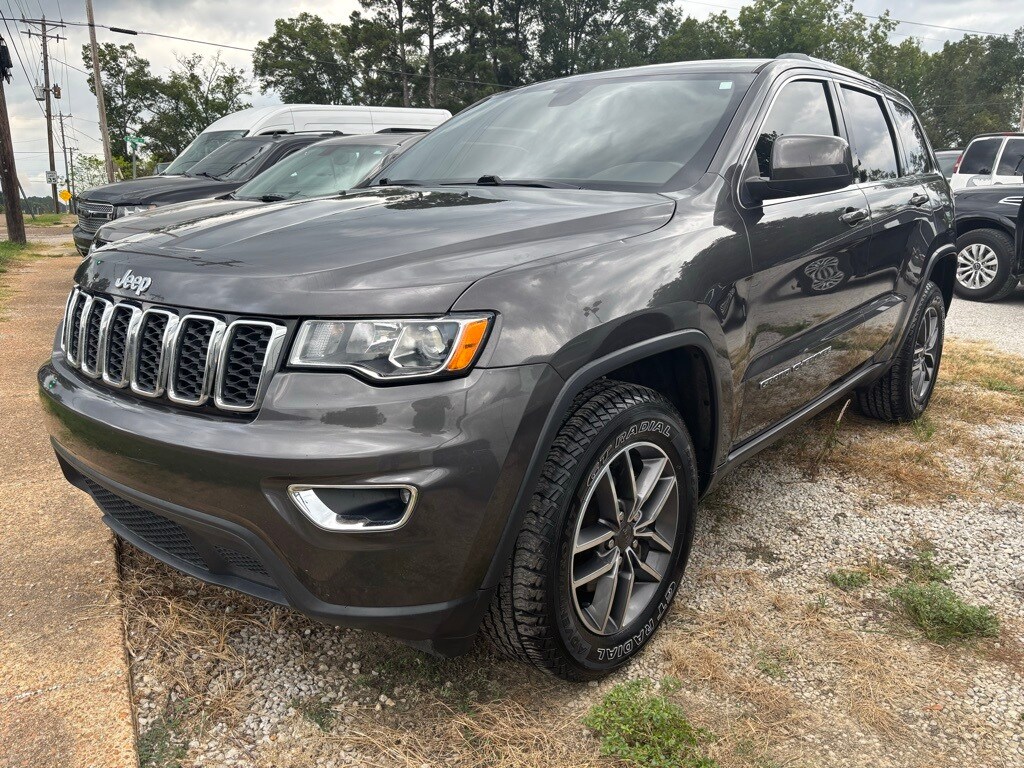 2019 Jeep Grand Cherokee Laredo E photo 2