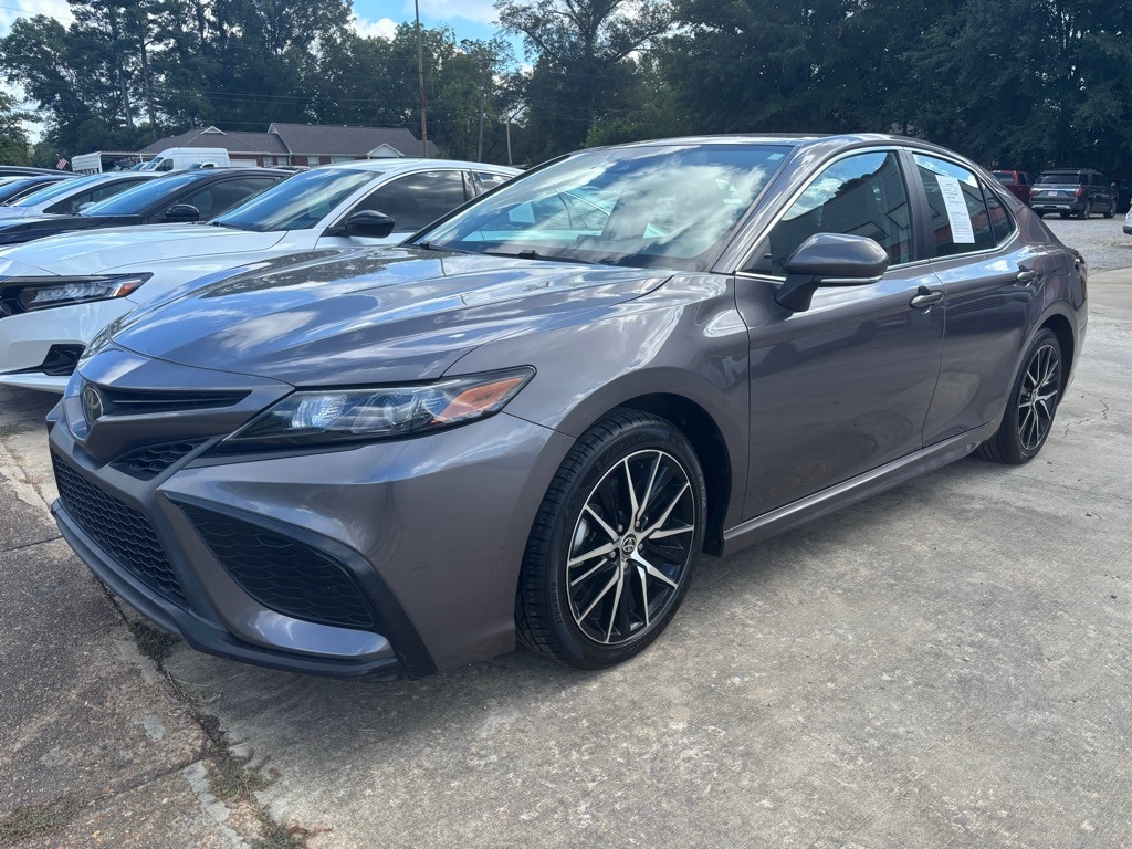 Used 2023 Toyota Camry SE Sedan