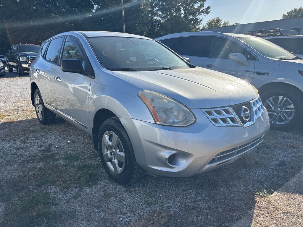 2011 Nissan Rogue S photo 2