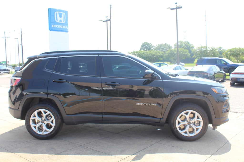 Used 2025 Jeep Compass Latitude SUV