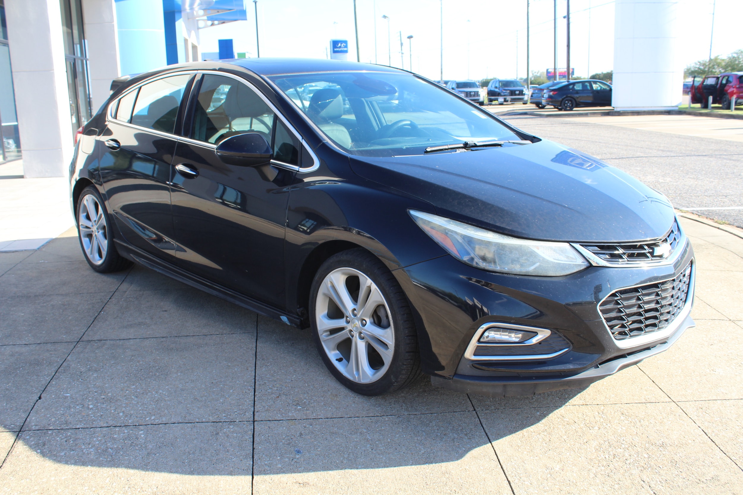 Black 2017 Chevrolet Cruze Hatchback Front-Wheel Drive 6-Speed Automatic