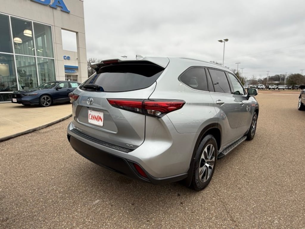 Used 2022 Toyota Highlander XLE SUV