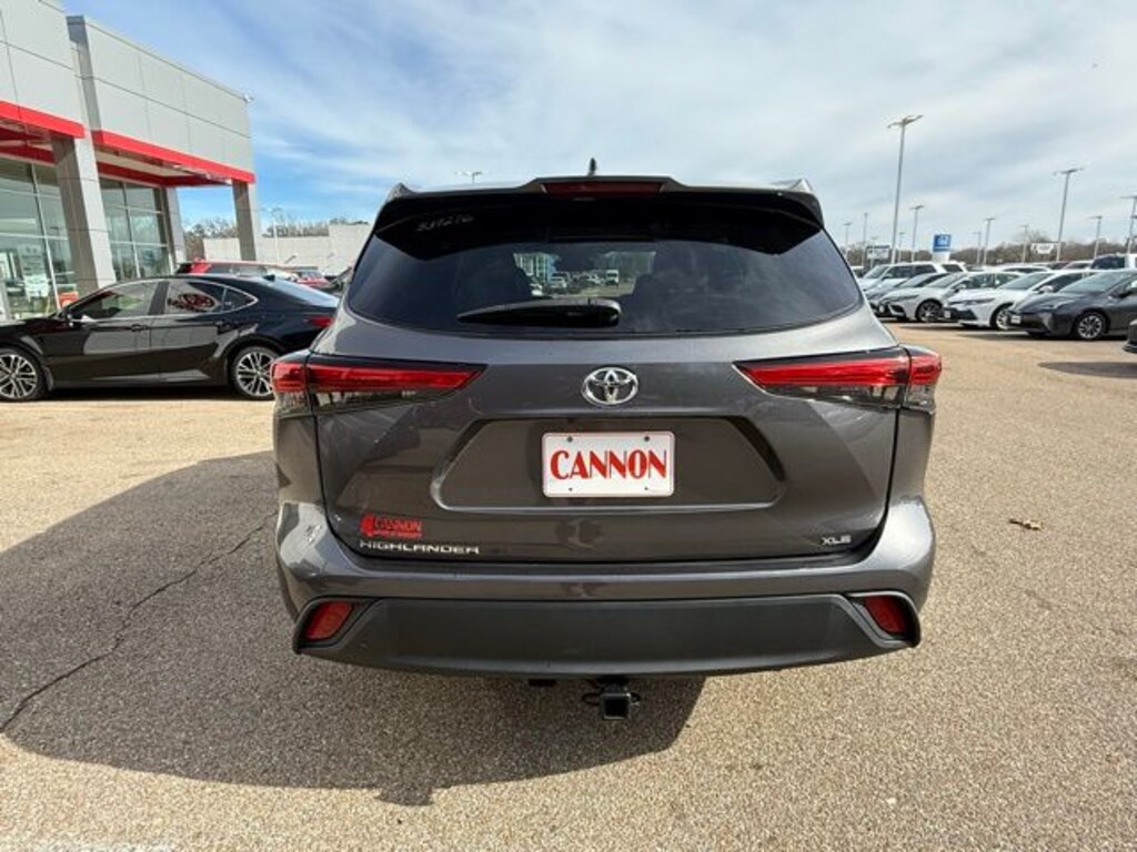 Used 2022 Toyota Highlander XLE SUV