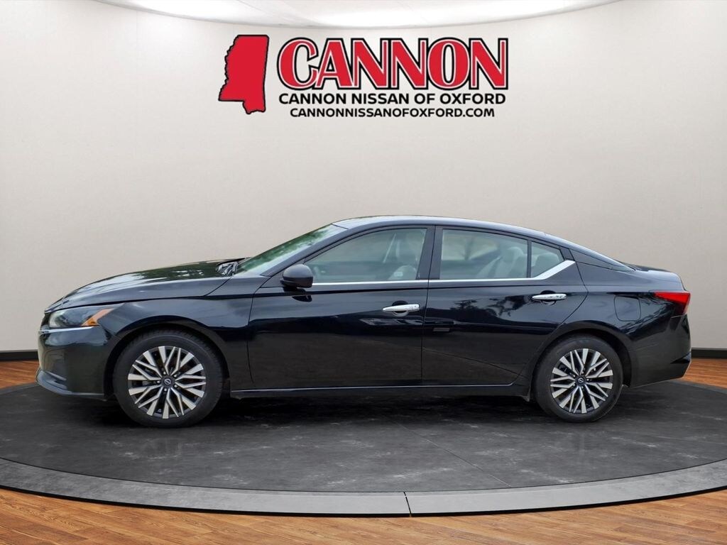 Used 2024 Nissan Altima 2.5 SV Sedan