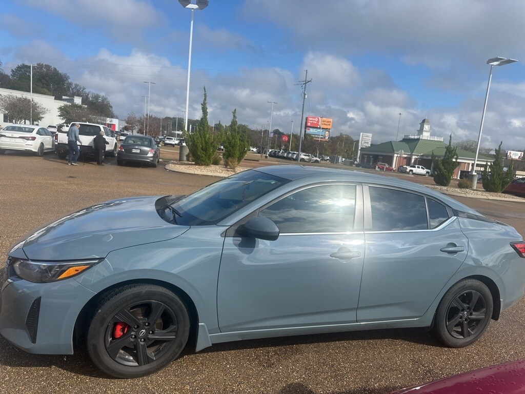 2024 Nissan Sentra SV photo 2