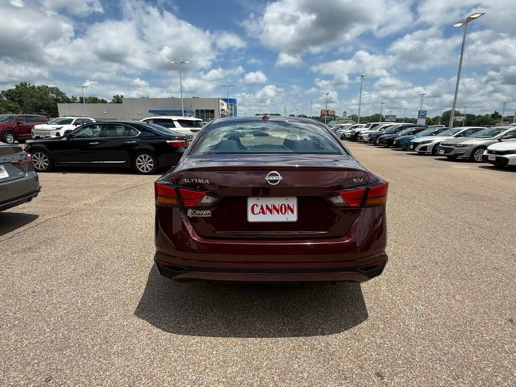 Used 2024 Nissan Altima 2.5 SV Sedan