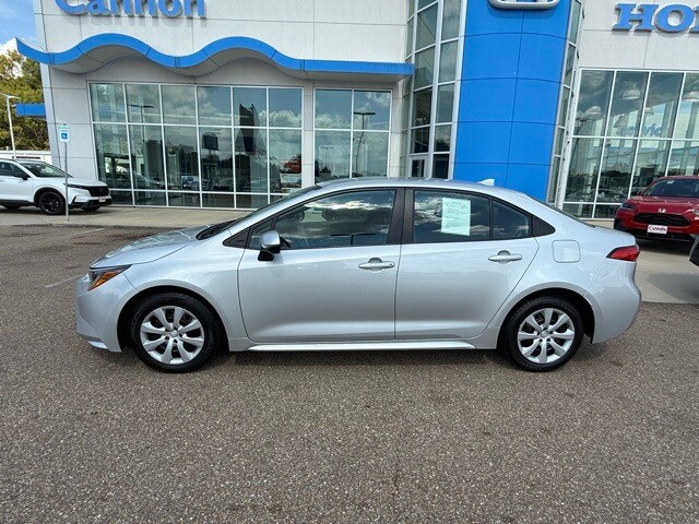 2023 Toyota Corolla LE photo 4