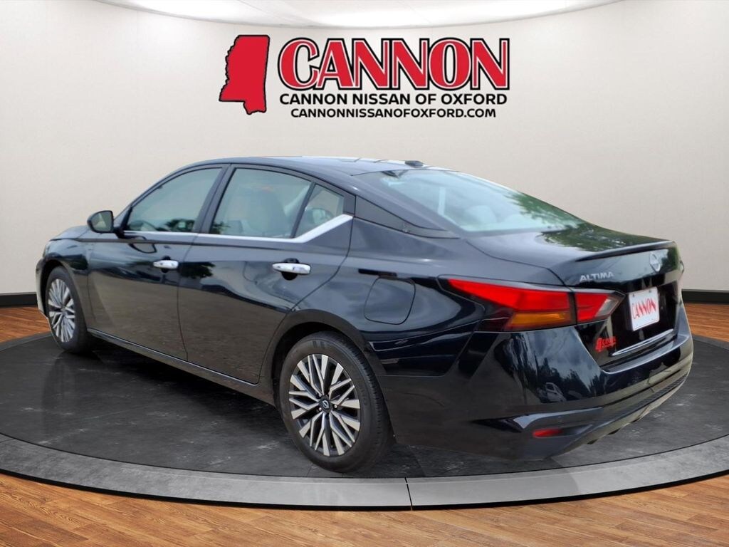 Used 2024 Nissan Altima 2.5 SV Sedan