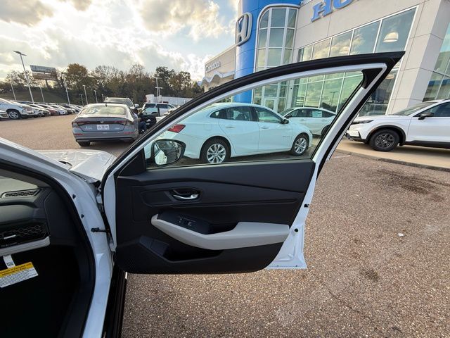 2025 Honda Accord Hybrid EX-L - Photo 36