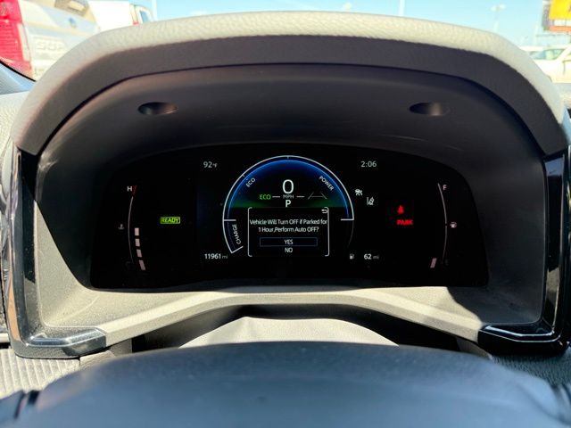 2025 Toyota Camry SE - Photo 17