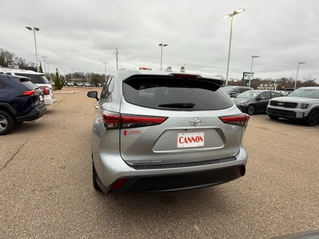 Used 2022 Toyota Highlander XLE SUV