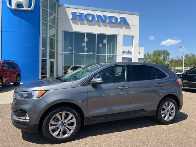 2024 Ford Edge Titanium photo 2