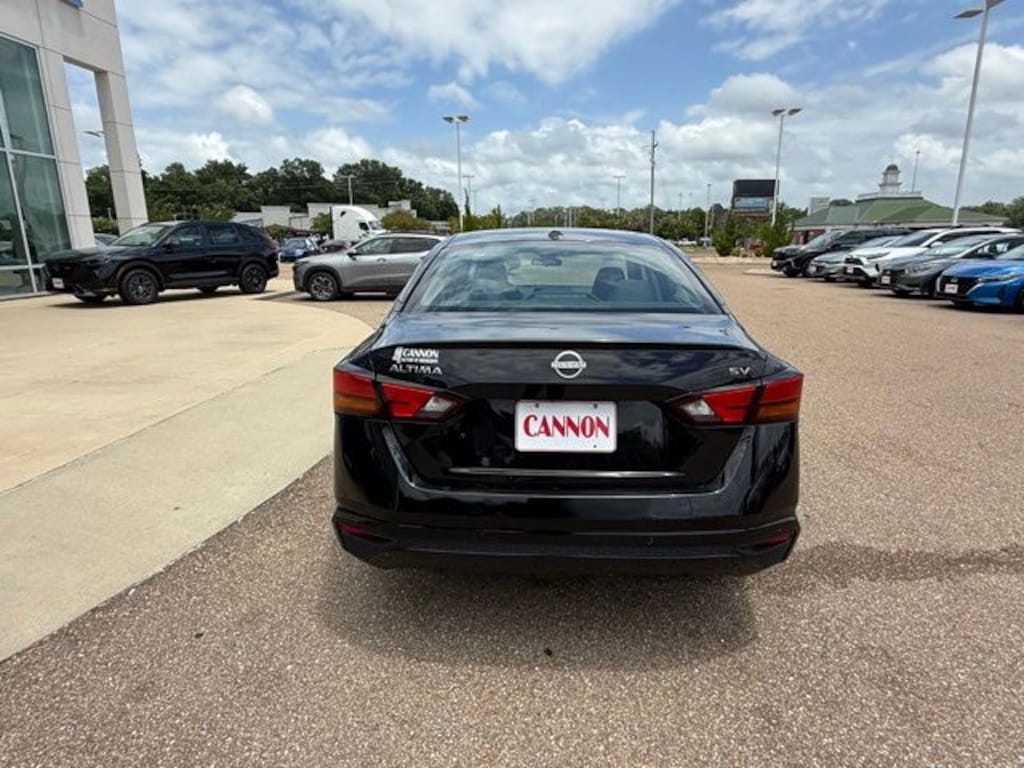 Used 2024 Nissan Altima 2.5 SV Sedan