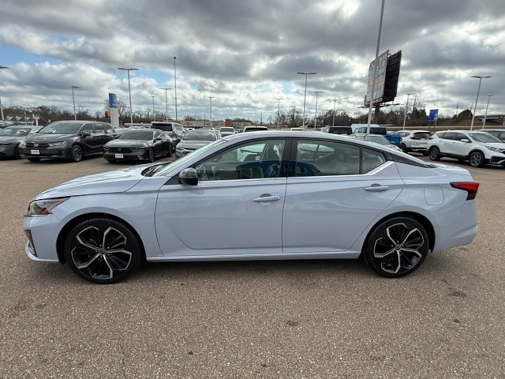 Used 2024 Nissan Altima 2.5 SR Sedan