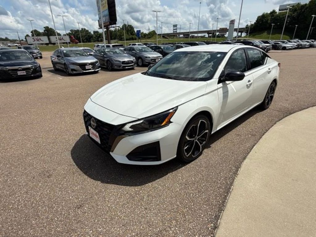 Used 2024 Nissan Altima 2.5 SR Sedan