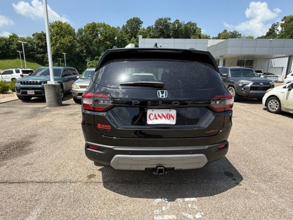 Used 2025 Honda Pilot TrailSport SUV