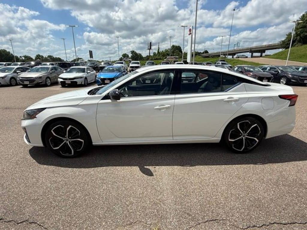 Used 2024 Nissan Altima 2.5 SR Sedan