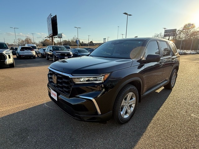 2023 Honda Pilot LX's photo