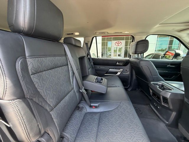 2024 Toyota Sequoia SR5 - Photo 38