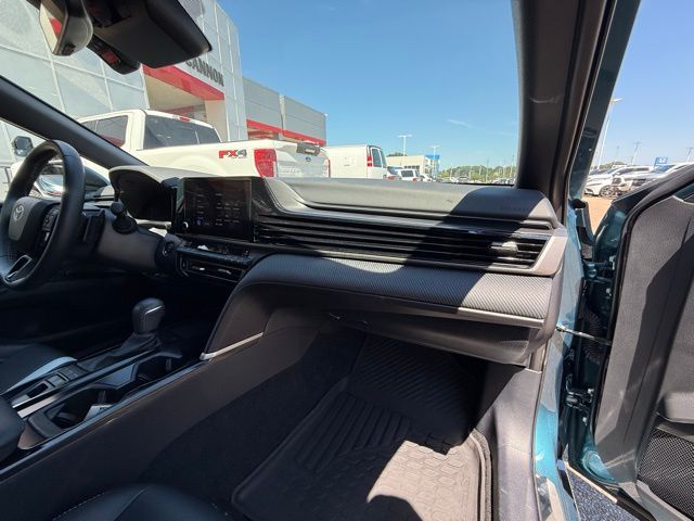 2025 Toyota Camry SE - Photo 38