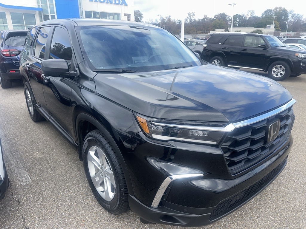 Used 2023 Honda Pilot LX SUV