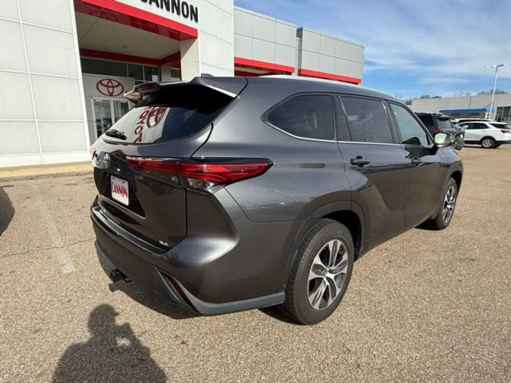 Used 2022 Toyota Highlander XLE SUV