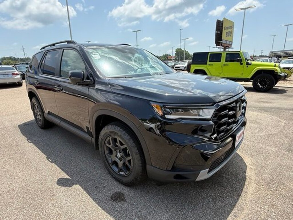 Used 2025 Honda Pilot TrailSport SUV