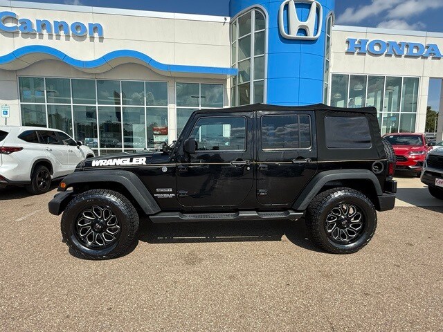 2014 Jeep Wrangler Unlimited Sport photo 2