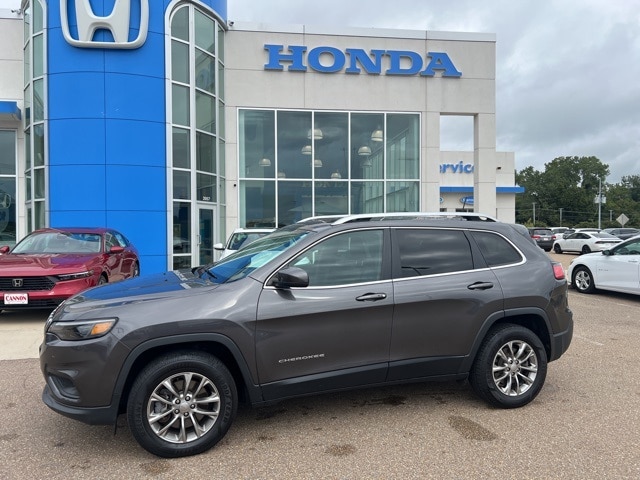 Used 2019 Jeep Cherokee Latitude Plus with VIN 1C4PJMLB2KD126145 for sale in Vicksburg, MS