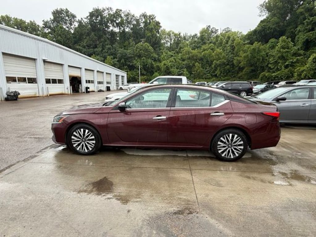 Used 2024 Nissan Altima 2.5 SV Sedan