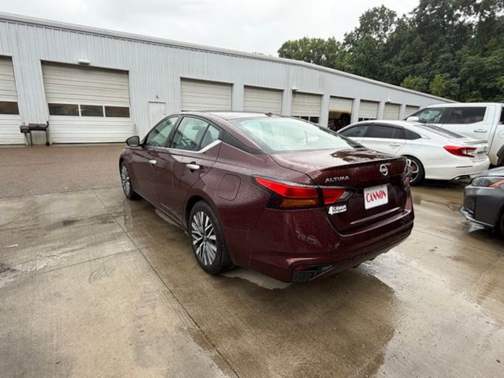 Used 2024 Nissan Altima 2.5 SV Sedan