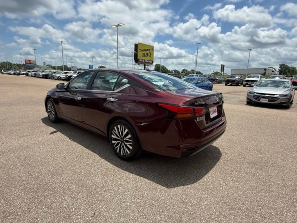 Used 2024 Nissan Altima 2.5 SV Sedan