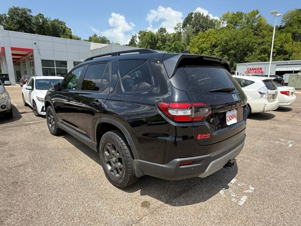Used 2025 Honda Pilot TrailSport SUV
