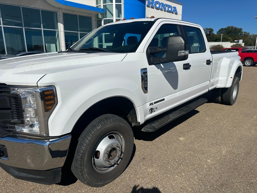 2019 Ford F-350 Super Duty XL's photo