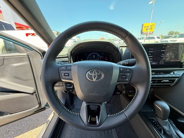 2025 Toyota Camry SE - Photo 14
