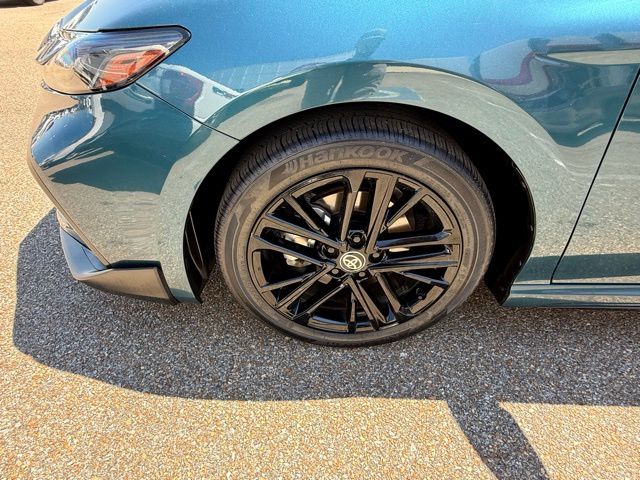 2025 Toyota Camry SE - Photo 9