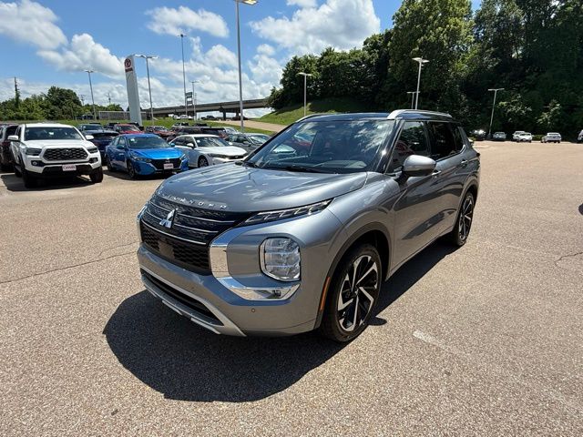 2024 Mitsubishi Outlander SEL 2WD's photo