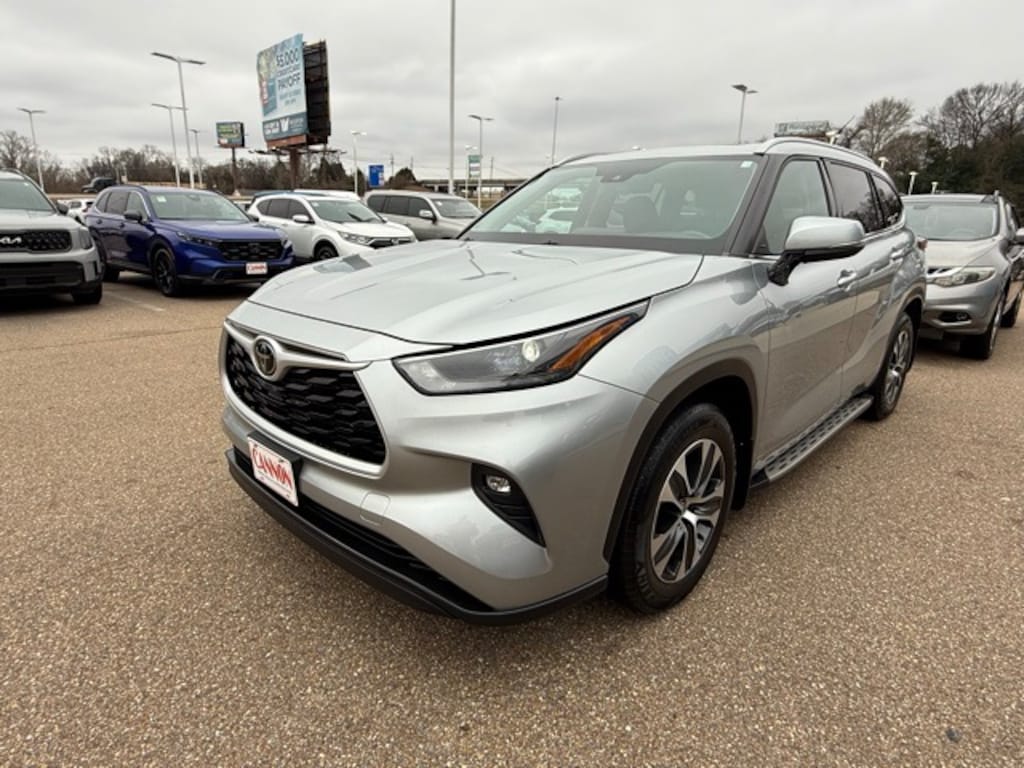 Used 2022 Toyota Highlander XLE SUV