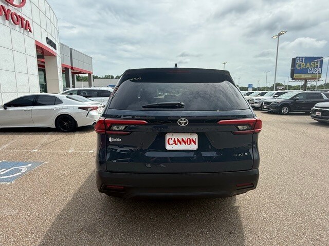 2024 Toyota Grand Highlander XLE photo 3