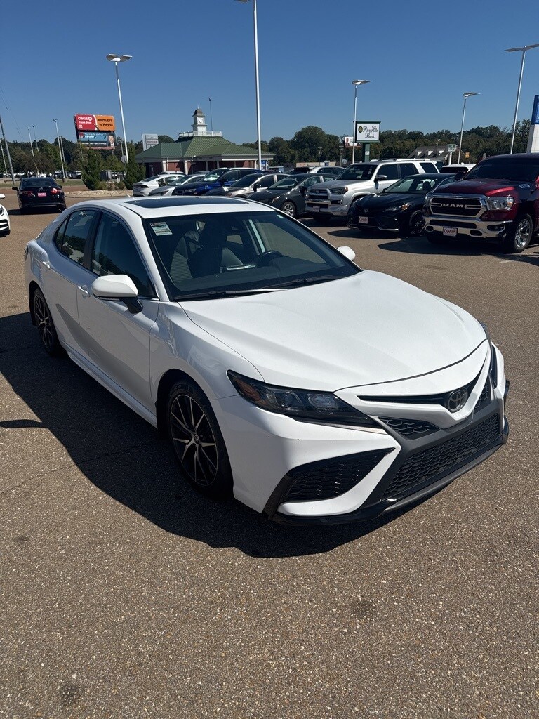 2024 Toyota Camry SE photo 2